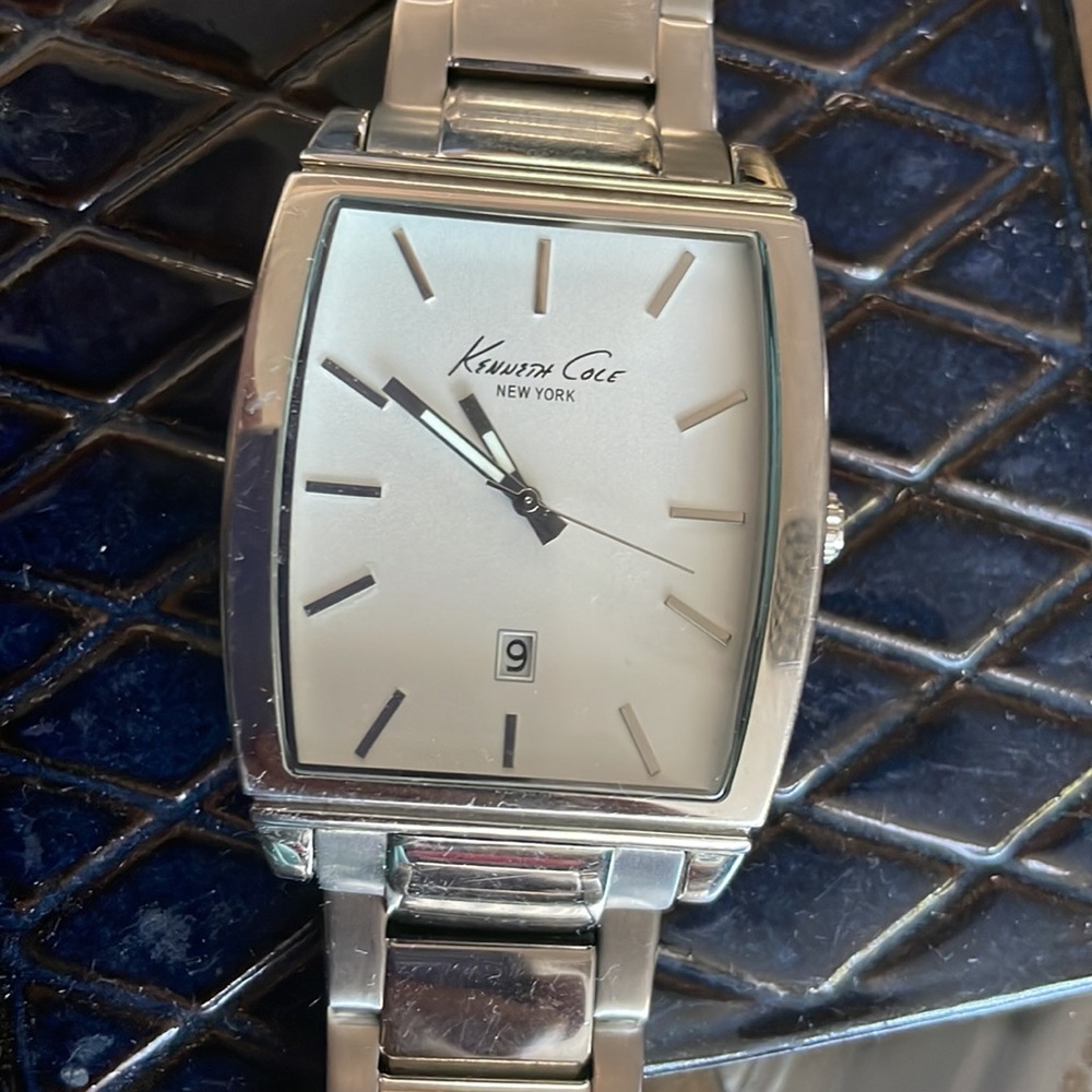 Watch - Picture 2 of 9